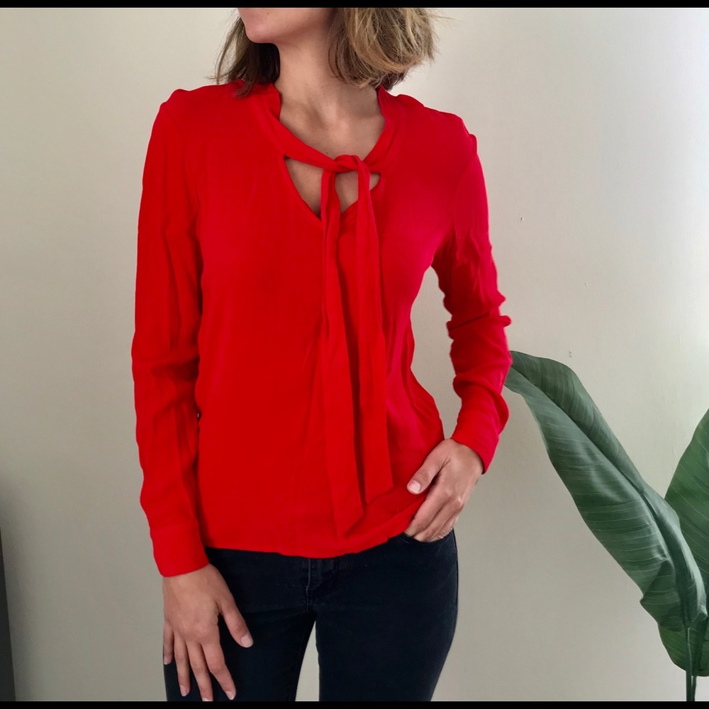 Red shirt. Brazilian Brand Colcci.